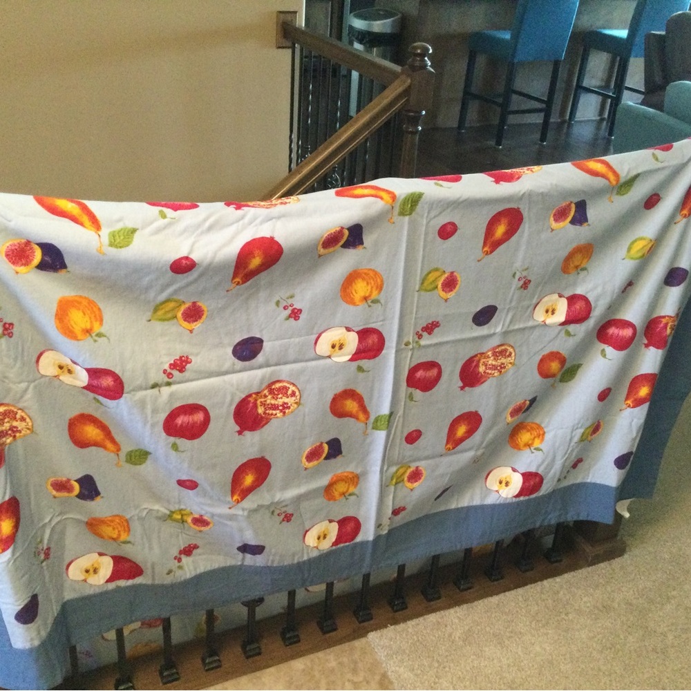 Williams Sonoma tablecloth & 6 napkins NEW